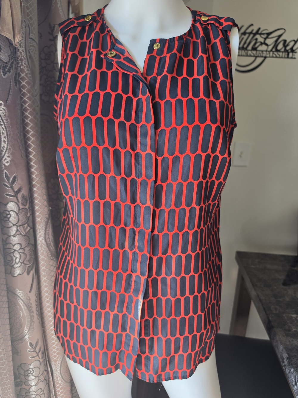 Like New Sleeveless Geo-Print Blouse in Red and Black